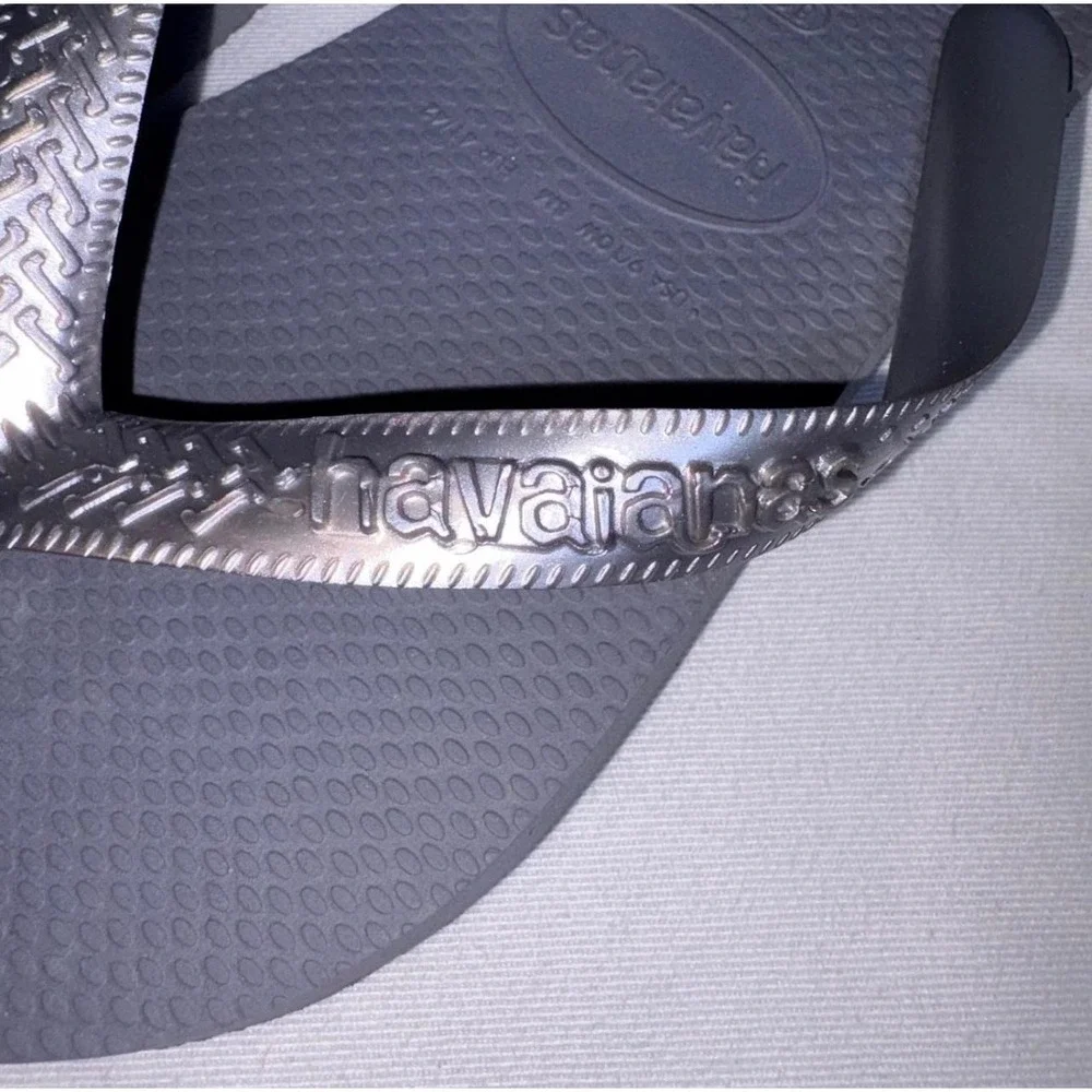 Havaianas Flip Flops 9 / 10 silver Steel Gray New Top Metallic Strap 4137428